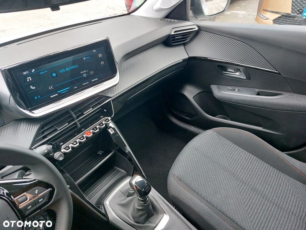 Peugeot 208 - 17