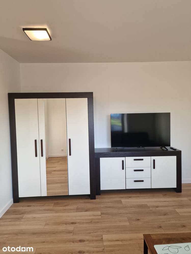 Nowa, duża kawalerka 35 m, BEZ CZYNSZU, gratis- Internet, 1-y najemca