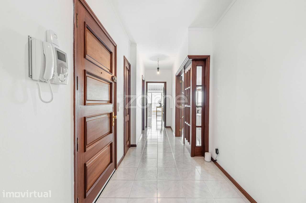 Apartamento T3 com 2 Terraços e 2 lugares de Garagem em V.N de Gaia. - Grande imagem: 3/28