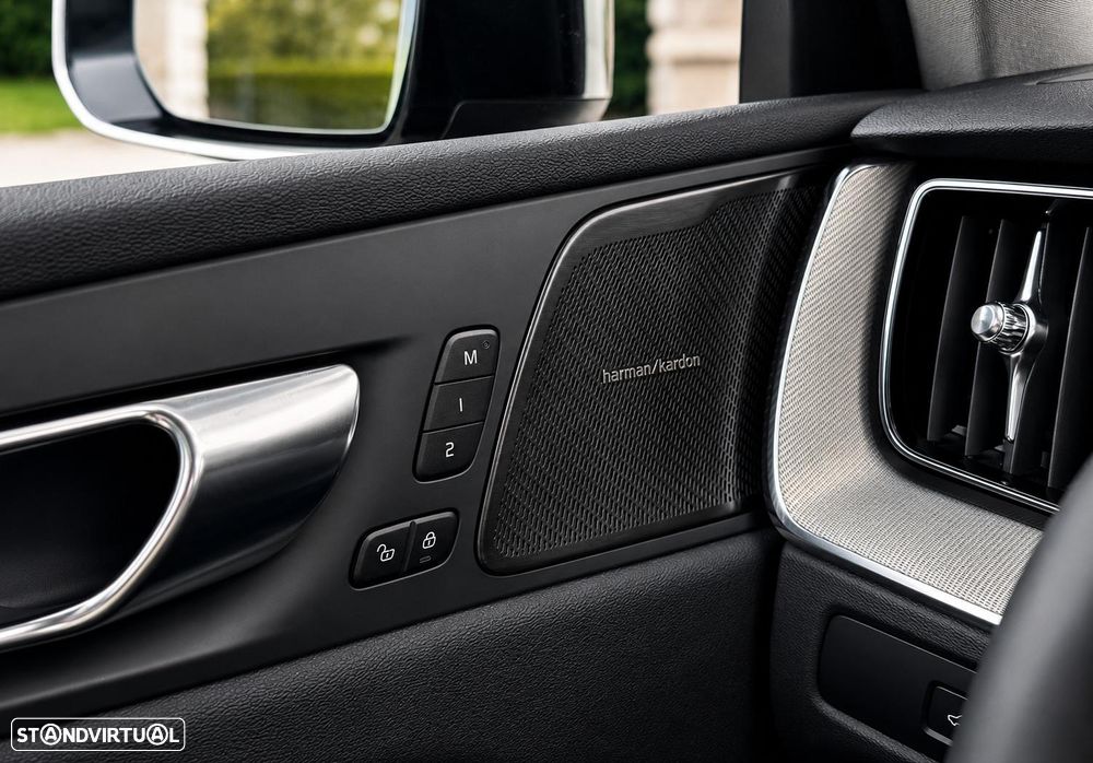 Volvo XC 60 T8 AWD Recharge Plus Black Edition - 7