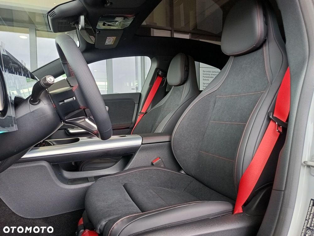 Mercedes-Benz CLA - 17