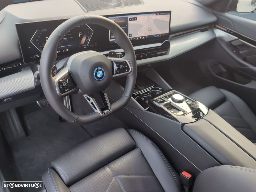 BMW 530 e Pack Desportivo M - 13