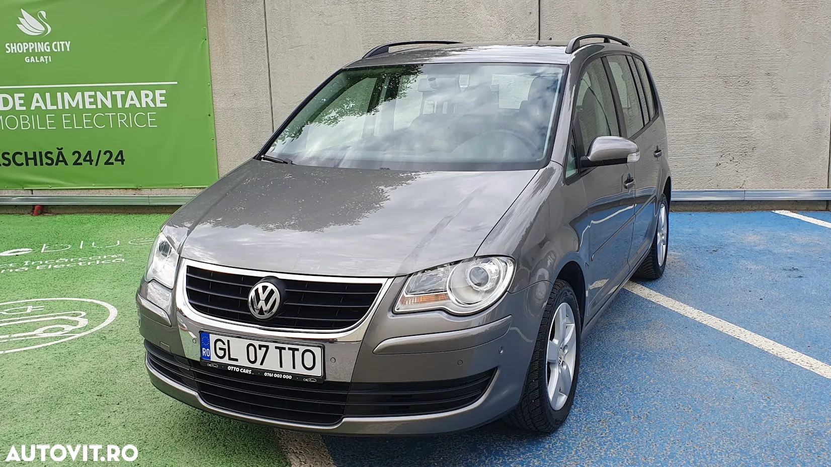 Volkswagen Touran 1.9 TDI DSG United - 19