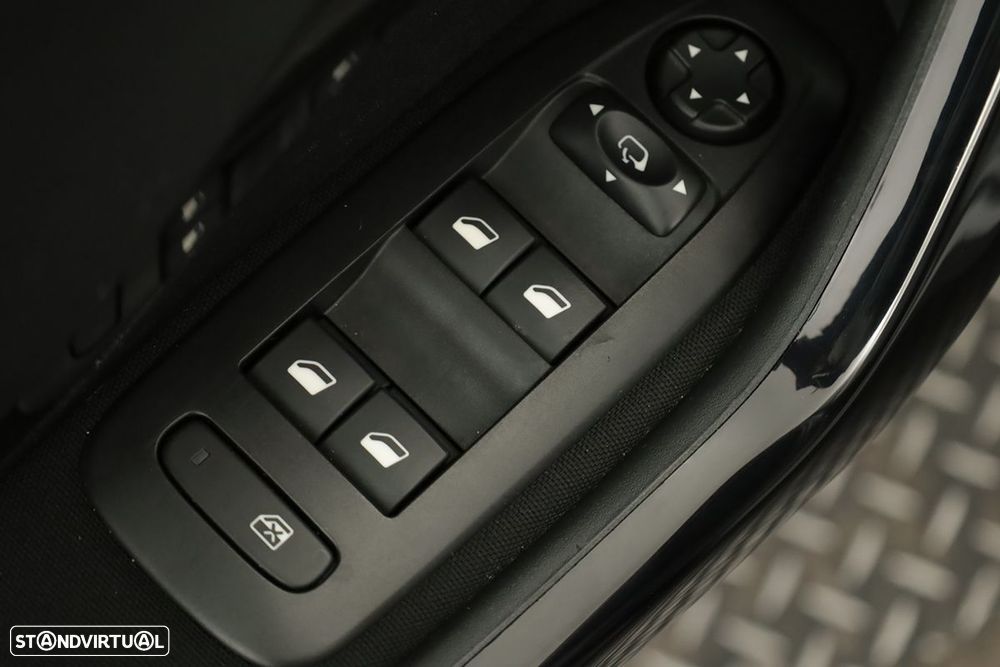 Peugeot 2008 1.2 PureTech Signature - 18