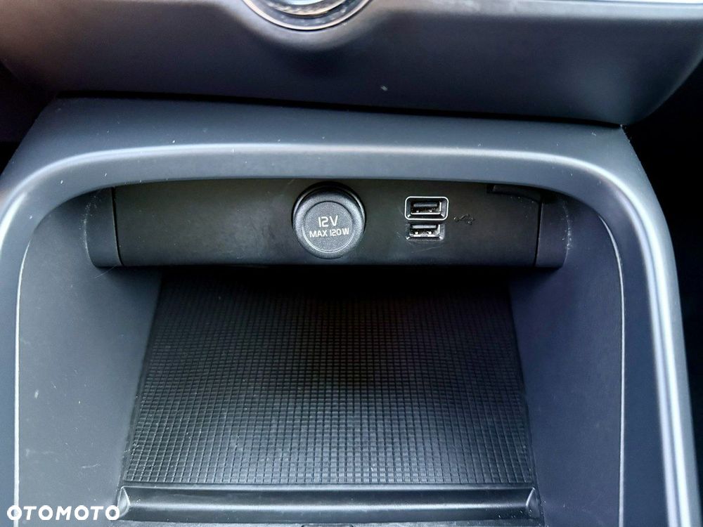 Volvo XC 40 D3 AWD Momentum Pro - 35