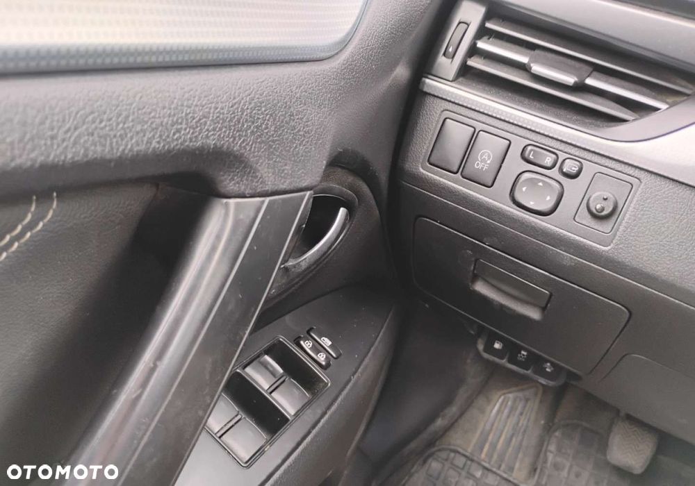 Toyota Avensis - 11