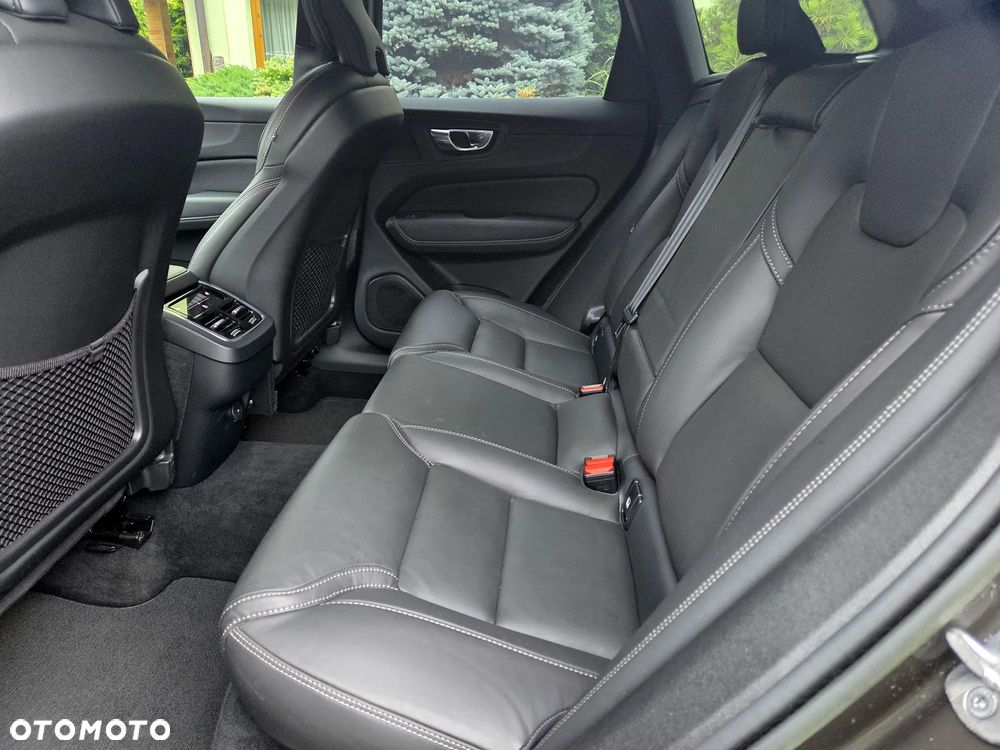 Volvo XC 60 B4 D Ultimate Dark - 28