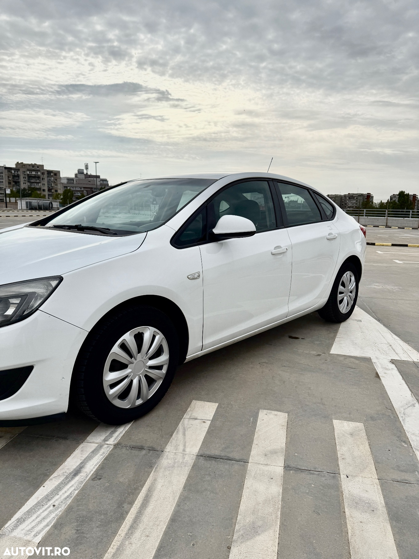 Opel Astra 1.6 TWINPORT ECOTEC Essentia Aut. - 3