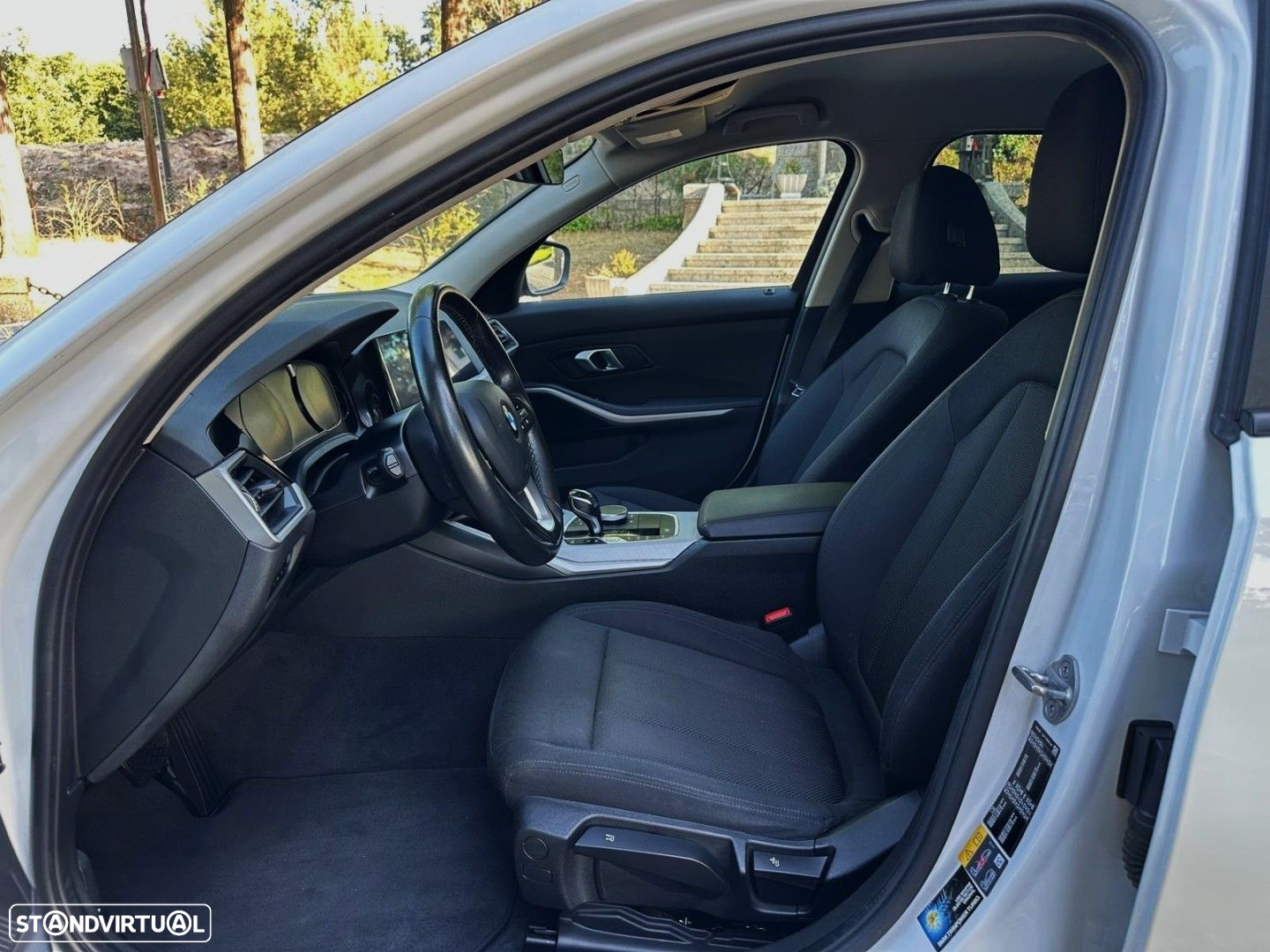 BMW 330 e Touring Corporate Edition Auto - 32