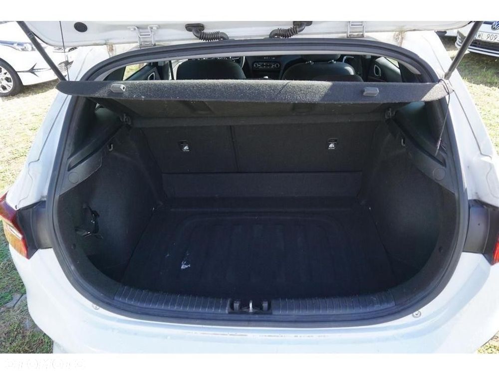 Kia Ceed - 25