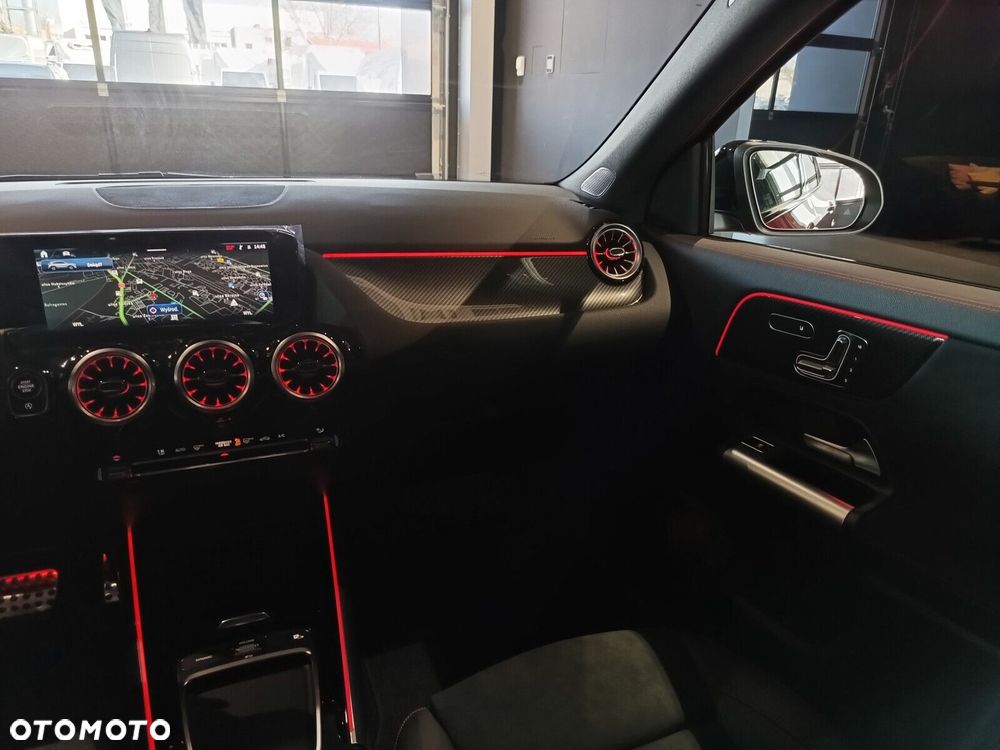 Mercedes-Benz GLA - 21