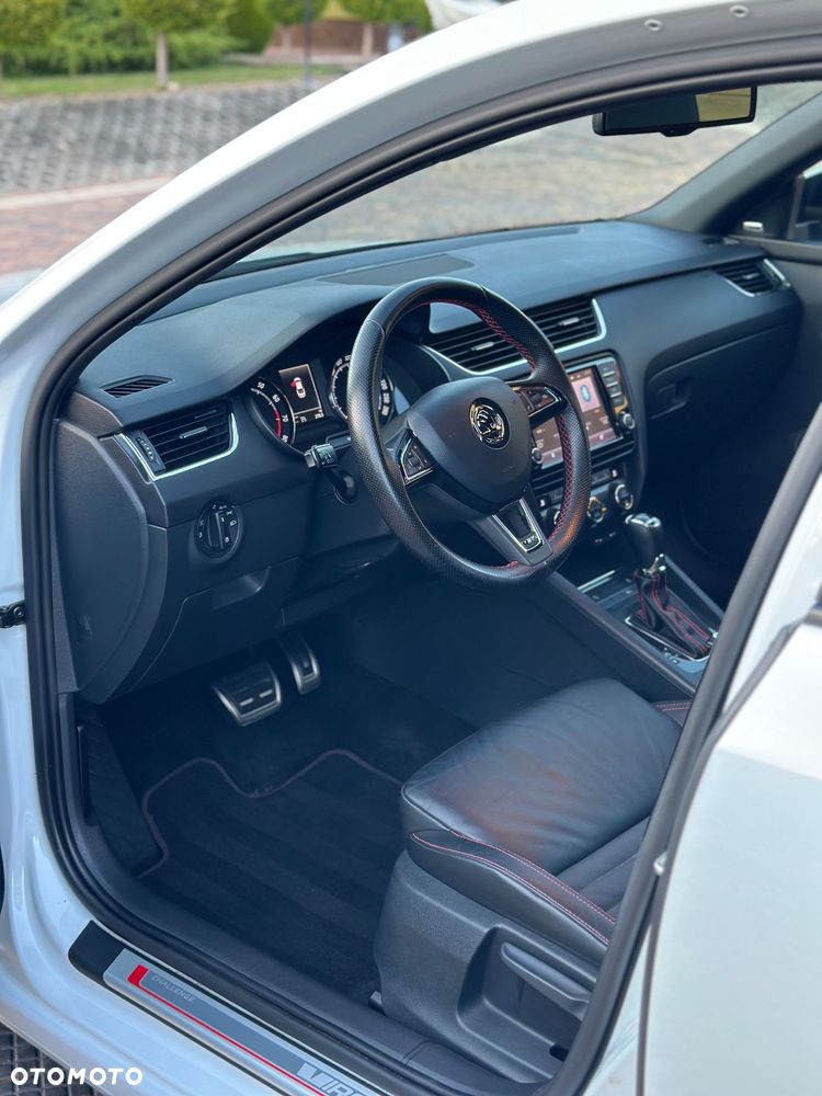 Skoda Octavia 2.0 TSI RS DSG - 21
