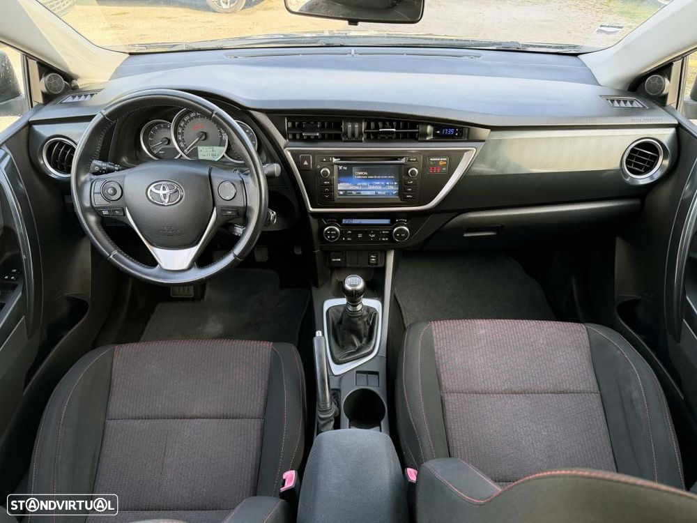 Toyota Auris 1.4 D-4D Exclusive - 26