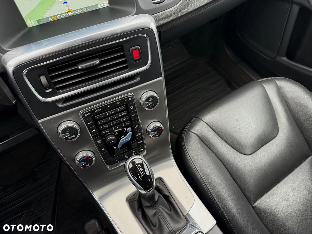 Volvo V60 D4 Geartronic Summum - 19