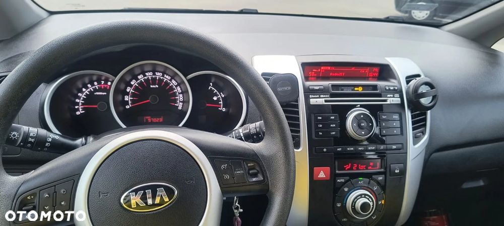 Kia Venga - 10