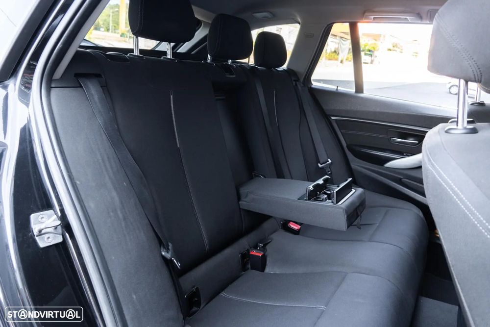 BMW 318 d Auto Line Sport - 28