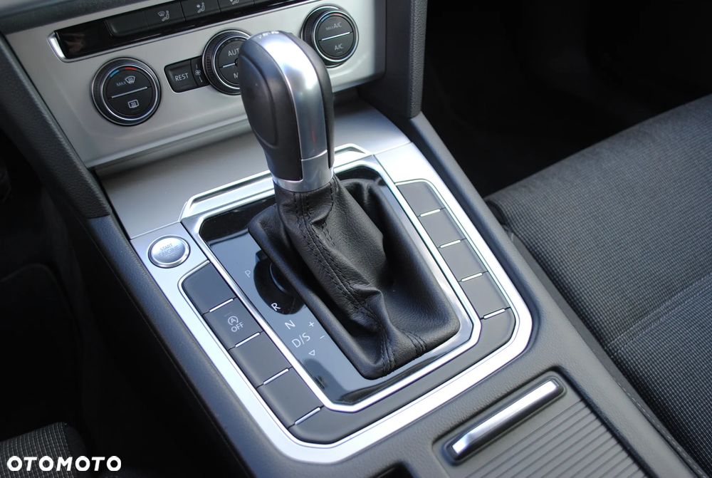 Volkswagen Passat - 15