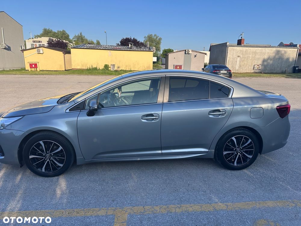 Toyota Avensis 1.8 Premium MS - 14