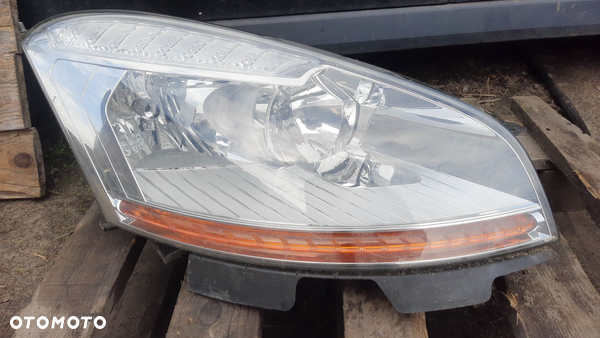 Citroen C4 picasso lampa przednia prawa prawy  przód