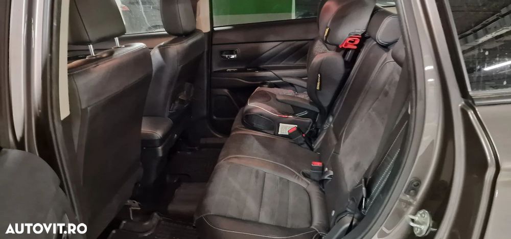 Mitsubishi Outlander 2.0 4WD Plus - 9