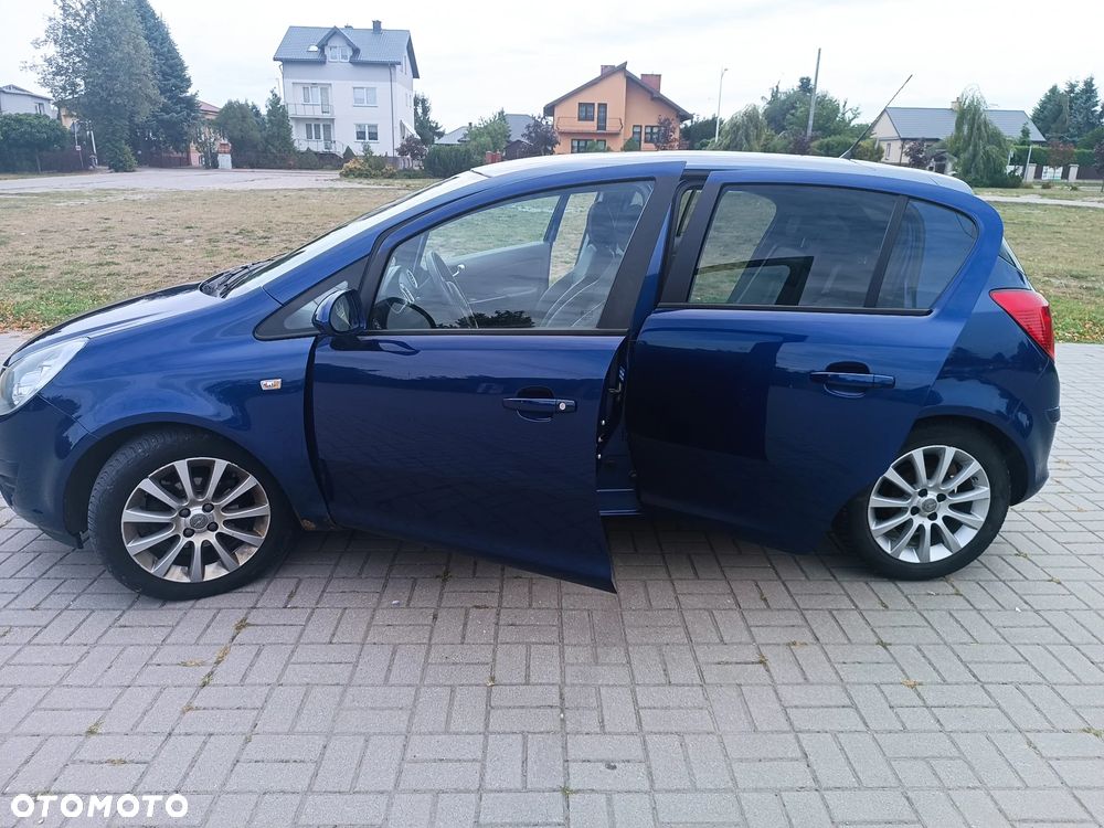 Opel Corsa 1.4 16V Cosmo - 4
