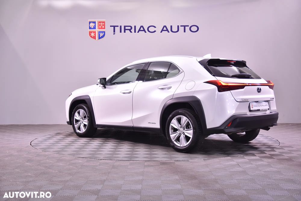 Lexus UX - 3