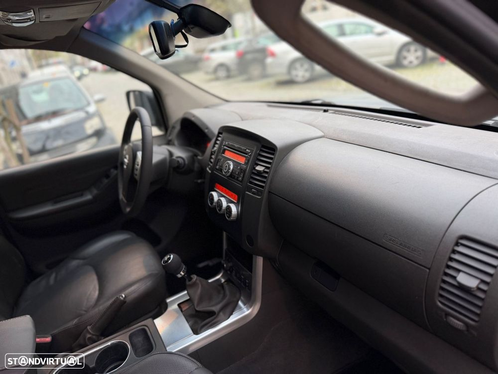 Nissan Navara 2.5 dCi CD LE Hi-Tech +P.Premium 4WD - 26