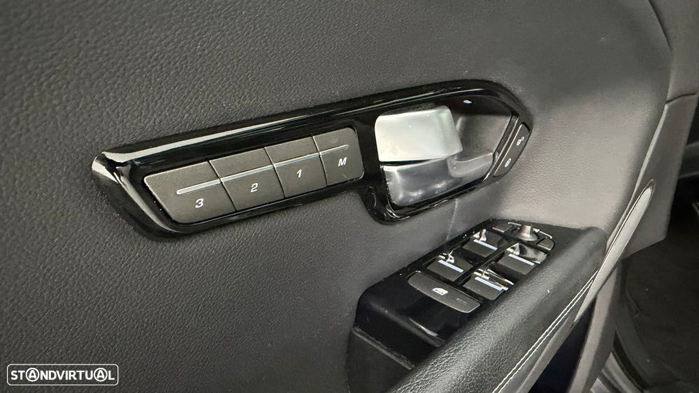Land Rover Range Rover Evoque 2.0 D150 AWD R-Dynamic Auto - 27