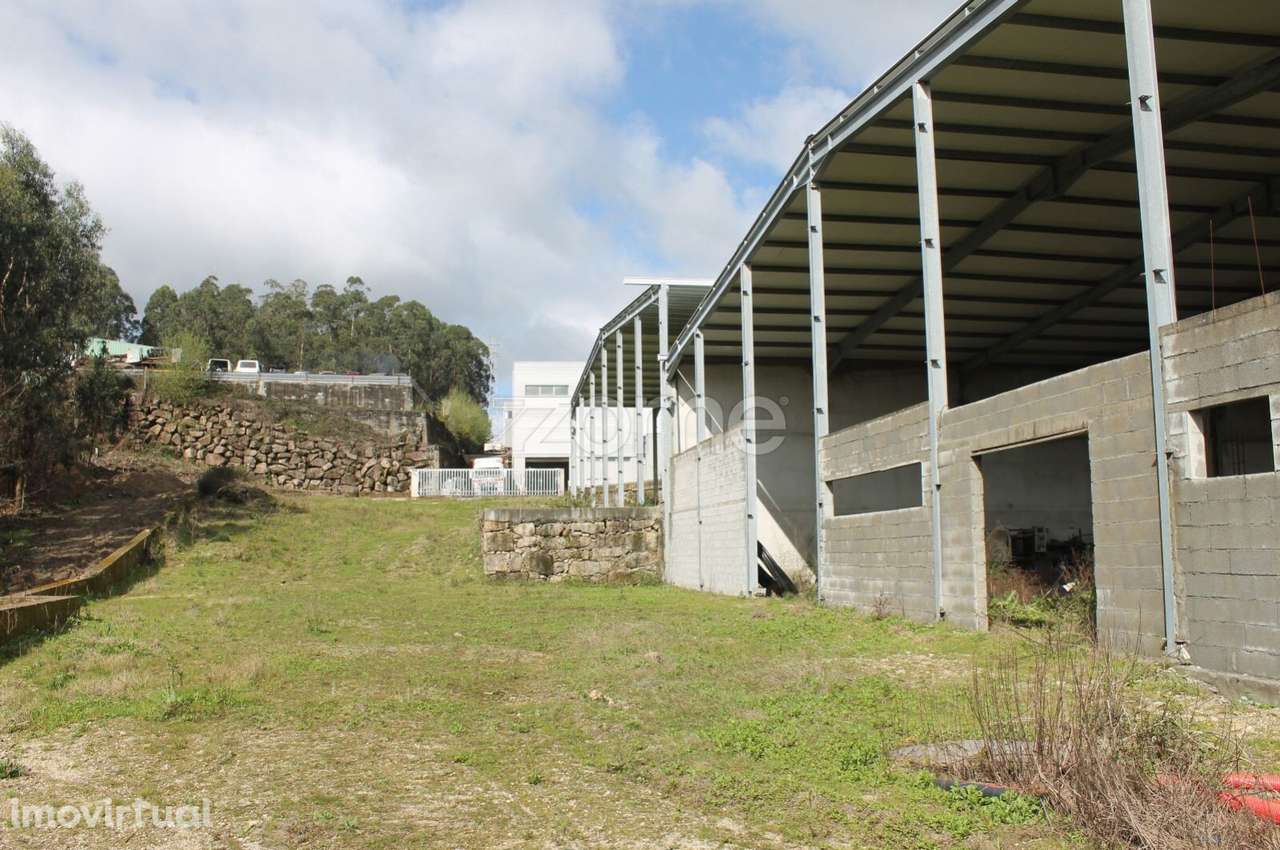 Terreno de 8.000 m2 com 2 Armazéns em Famalicão - Grande imagem: 2/30