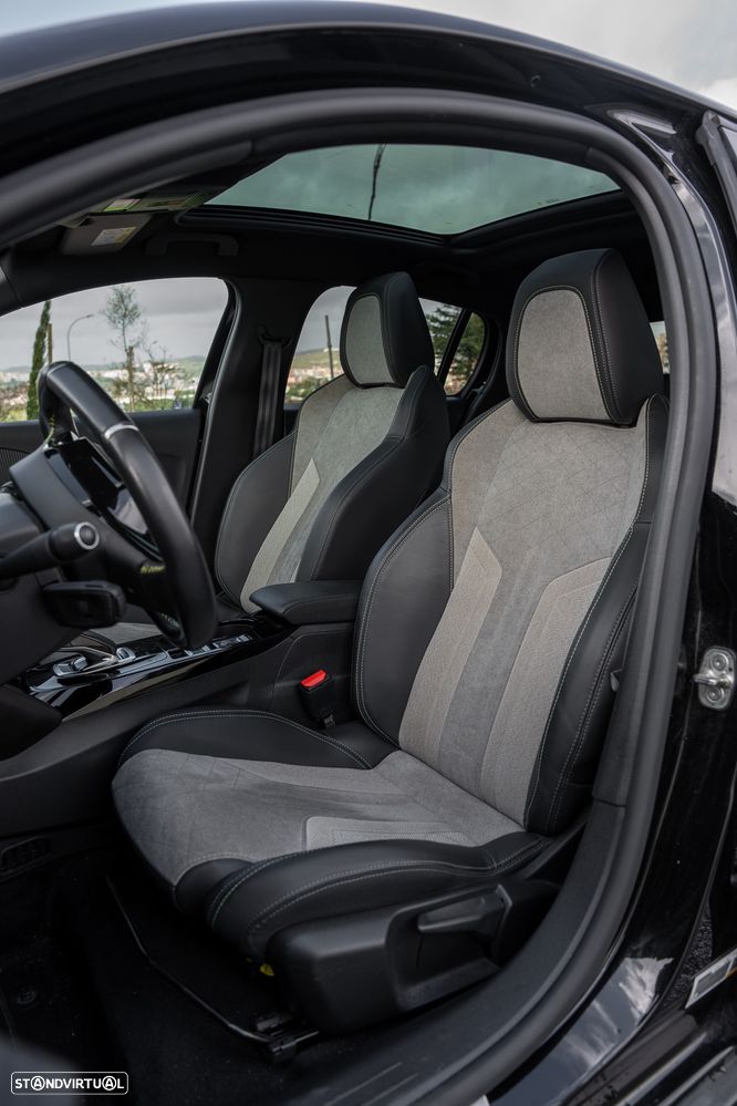 Peugeot e-208 GT - 11