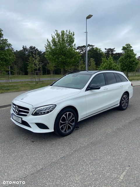 Mercedes-Benz Klasa C 200 4Matic 9G-TRONIC Night Edition - 3