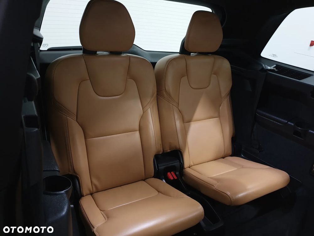 Volvo XC 90 B5 D AWD R-Design 7os - 29