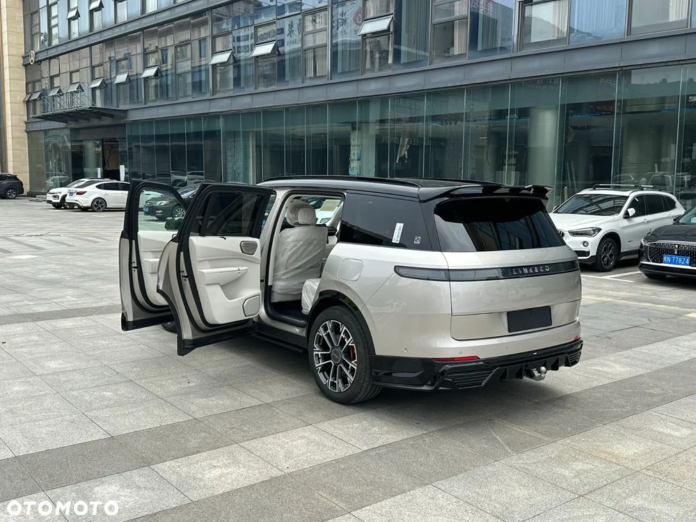 Lynk & Co 900 - 30