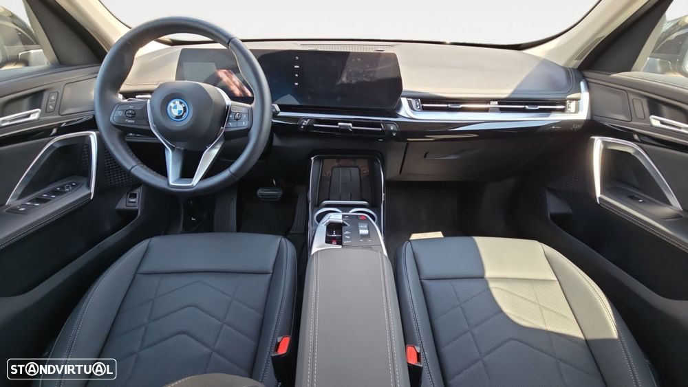 BMW iX1 eDrive20 xLine - 11