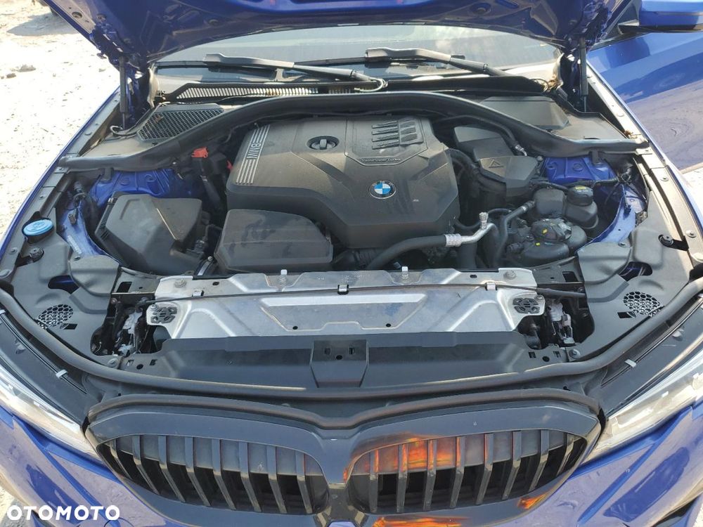 BMW Seria 3 330i xDrive M Sport - 10