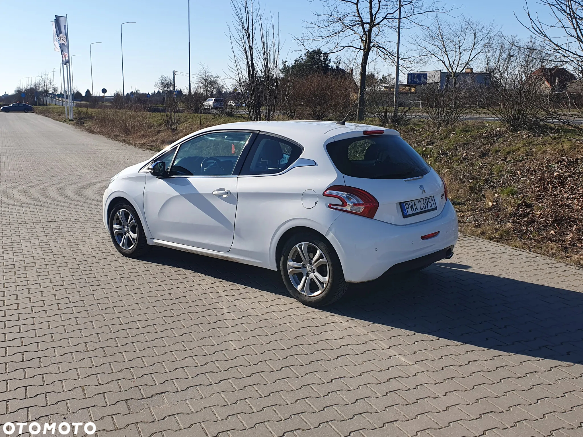 Peugeot 208 - 10