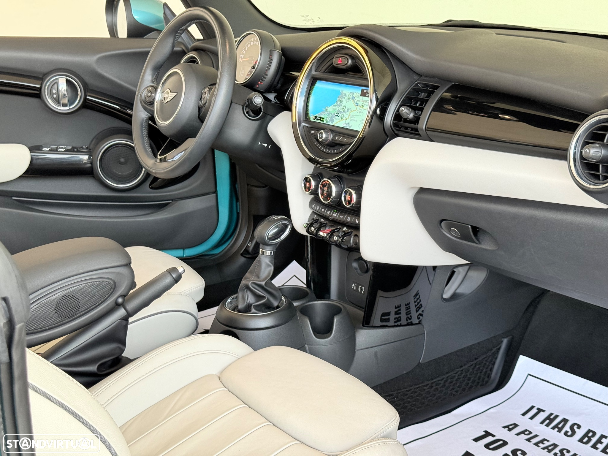 MINI Cabrio Cooper Auto. Essential - 47