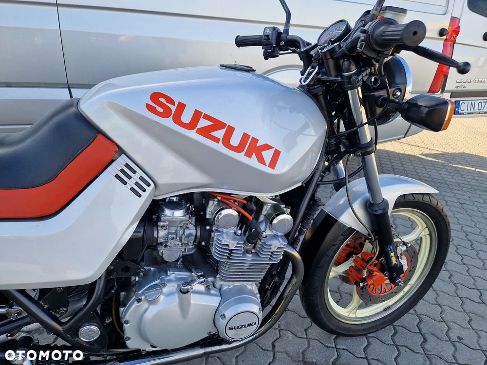 Suzuki GSX - 16