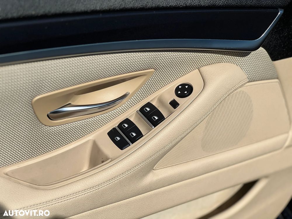 BMW Seria 5 525d Touring - 10
