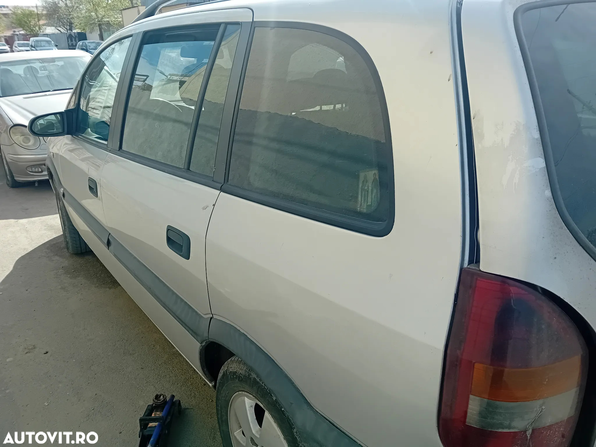 Dezmembrez opel zafira Diesel  7locuri - 5