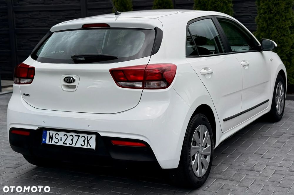 Kia Rio 1.4 L - 5