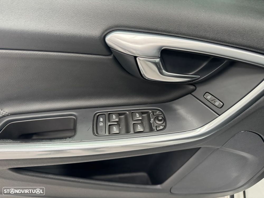 Volvo V60 2.0 D4 Momentum - 18
