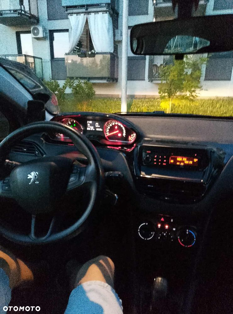 Peugeot 208 - 14