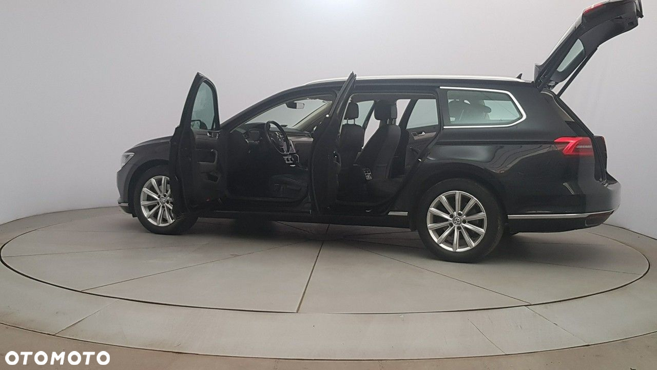 Volkswagen Passat - 11