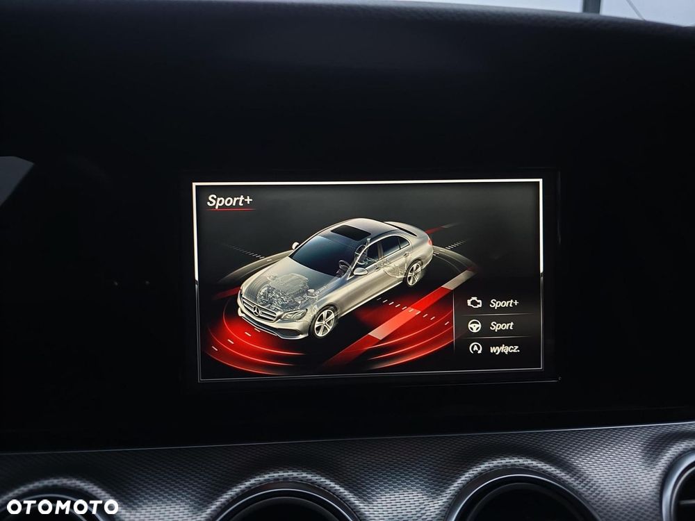 Mercedes-Benz Klasa E 200 d 9G-TRONIC - 19