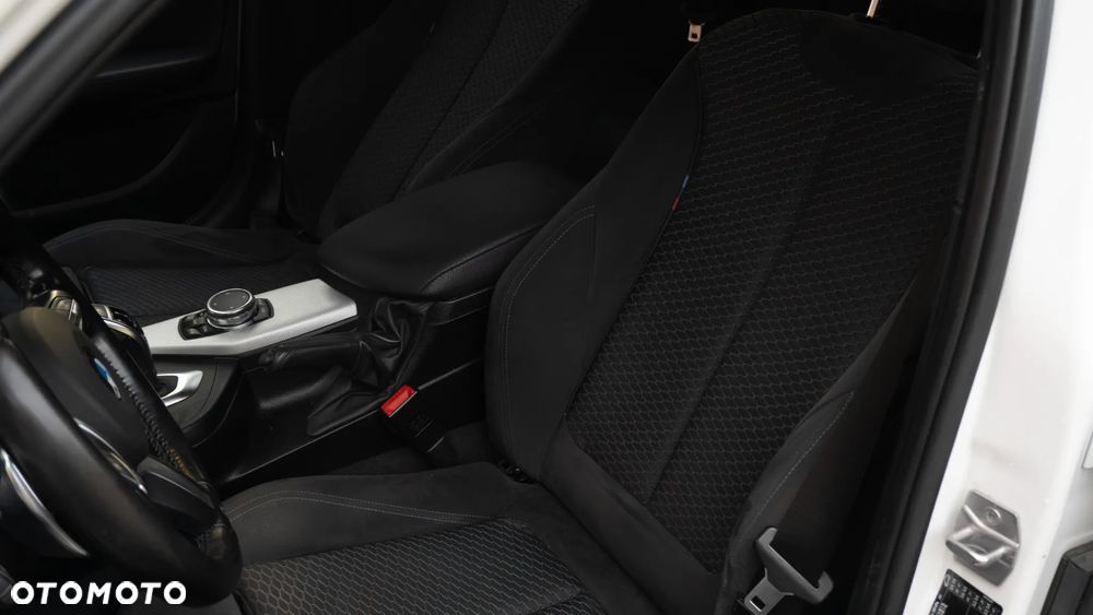 BMW Seria 1 120d xDrive Edition M Sport Shadow - 22