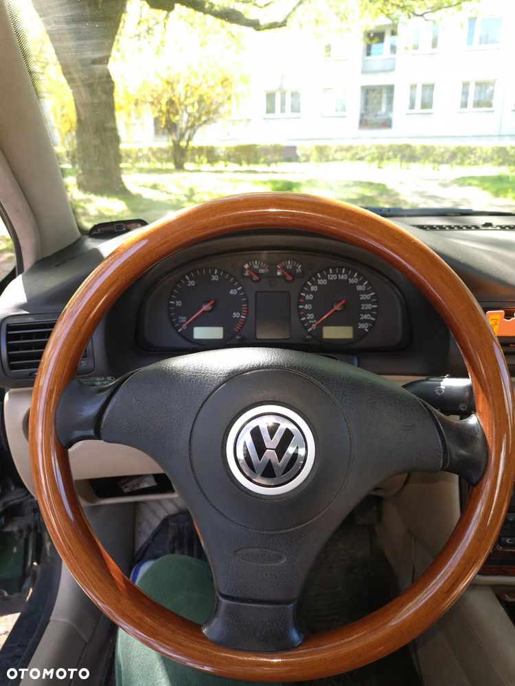 Volkswagen Passat 1.9 TDI Highline - 10