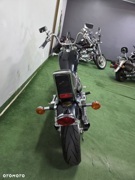 Suzuki Intruder - 10