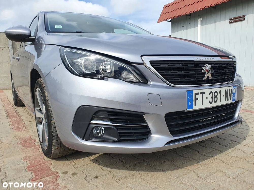 Peugeot 308 1.2 PureTech GPF Allure S&S - 19