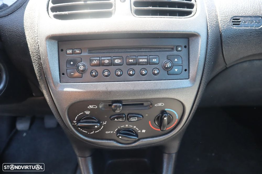 Peugeot 206 1.1 XR Présence - 12